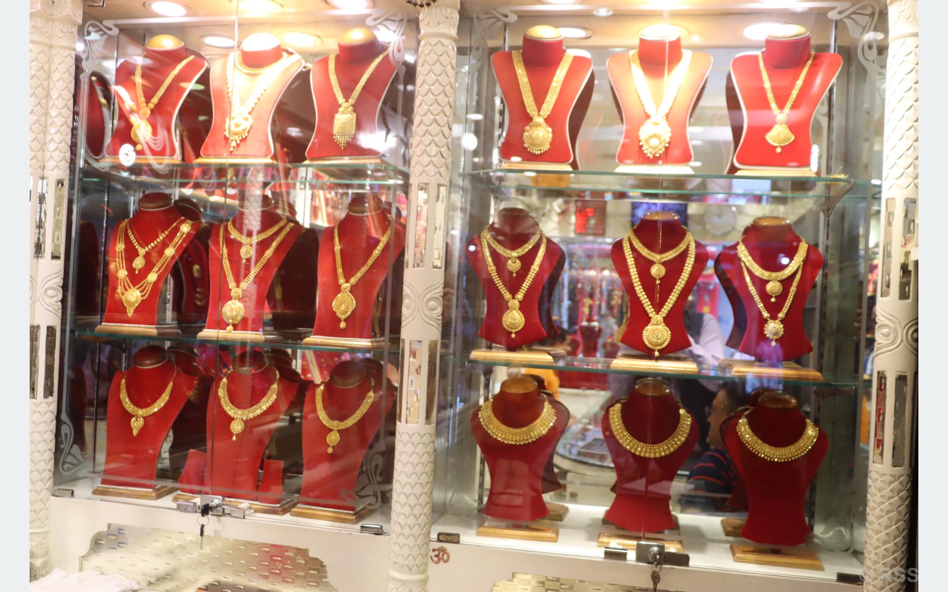 सुनको मूल्य ह्वात्तै घट्यो, तोलामा २० हजार ५०० रुपैयाँको गिरावट