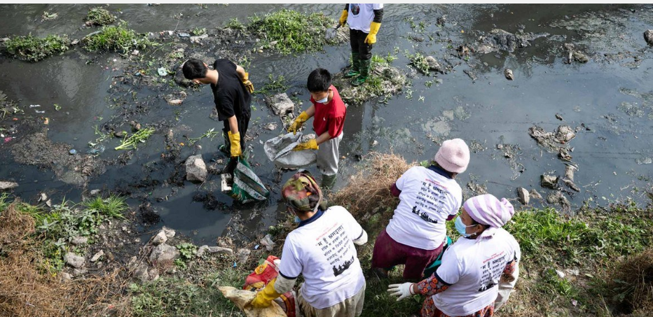 धरानबाट सुरु भएको हर्क साम्पाङको श्रमदान अभियान काठमाडौँ आइपुग्यो, धोबीखोलामा सरसफाइ अभियान सञ्चालन