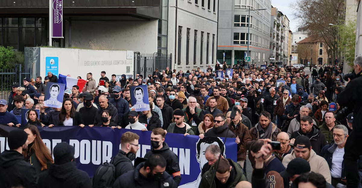 लियोनमा दक्षिणपन्थी प्रदर्शनस् क्वेन्टिन डेरान्कको हत्याविरुद्ध हजारौंको विरोध