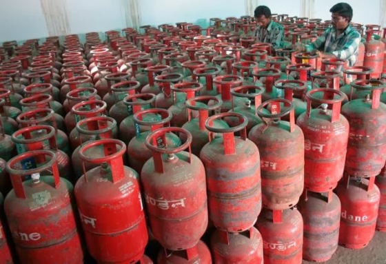 निर्वाचन लक्षित गर्दै एलपी ग्यास आयात बढाइयो