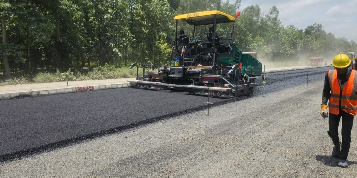 काँकडभिट्टा–लौकही सडकखण्डमा पहिलो तहको कालोपत्र सम्पन्न, ओभरपास र एनिमल अन्डरपास निर्माण जारी