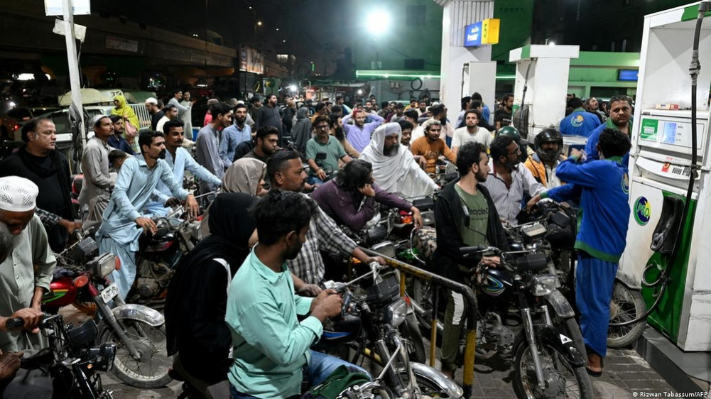 इन्धन संकटपछि पाकिस्तानका विद्यालय दुई हप्ता बन्द, सरकारी कार्यालय चार दिन मात्र खुल्ने